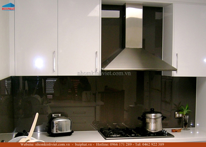 Kính ốp bếp màu ghi đậm Kính ốp bếp màu ghi đậm